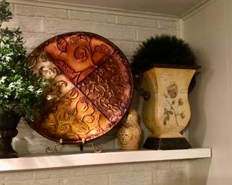 Decorative accessories.