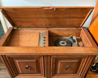 Cool stereo with turntable cabinet from 1960’s