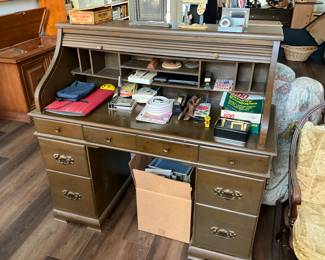 Roll top desk. Great size
