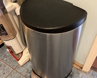 Stainless steel trashcan