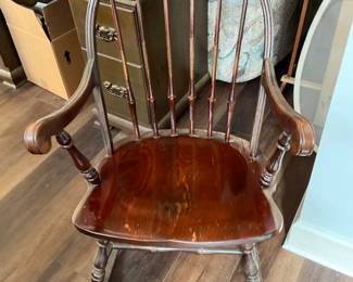 Great small Windsor rocker…. Very nice.