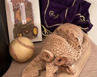 Quality Statue Crafters Texas Speed Bump Armadillo Figure