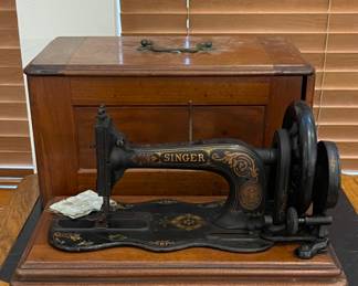 Antique 12K Singer Hand Crank Fiddle Bottom Sewing Machine With Wooden Cover