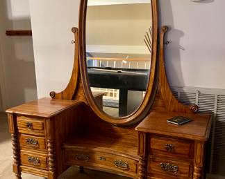 Vintage Vanity With Mirror