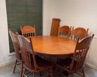 Vintage table with 6 chairs and a leaf