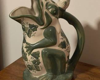 Frog Pitcher
