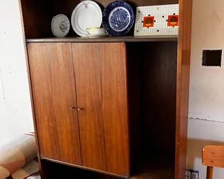 Mid Century modern cabinet \bar