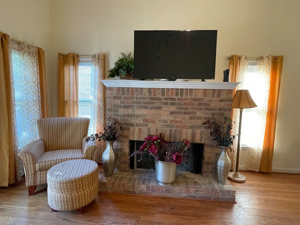 Estate sale Atlanta homes full of furnishings,... starts on 11/1/2023