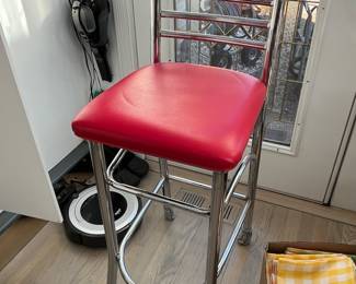 (4) total chrome/red barstools 