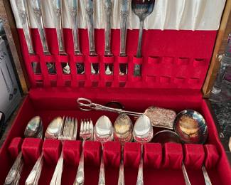 Plated flatware set