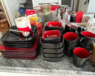 Red/black dish set