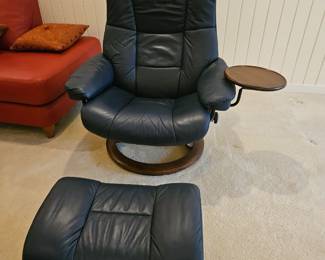 Ekorness dark navy stressless chair and ottoman, $900, pr istine