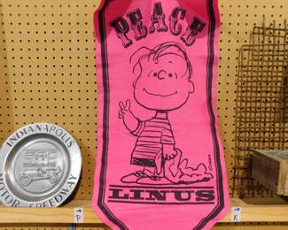 Peanuts gang Linus pennant 