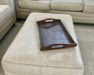 Fill the tray with salsa & chips please !