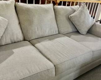 Welcome ! Chaise & chairs as well !