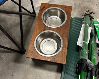 H120 - $10 Dog Bowl Stand with Bowls