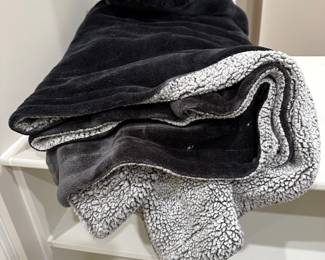 H67 - $6 Throw Blanket