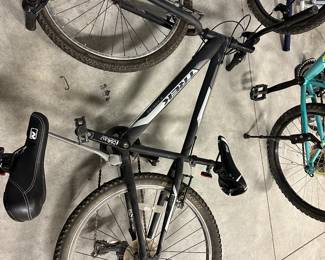 H123 - $75 - Trek MT200