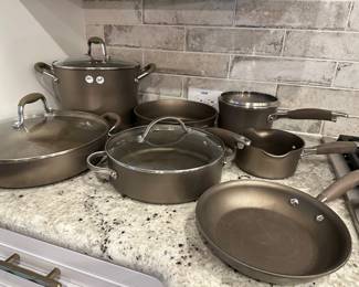 H29 - $60 Set - Anolon. 