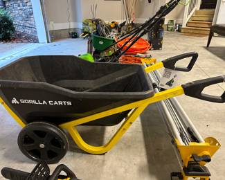 H126 - $85 - Gorilla Carts - Double Handle Wheelbarrow - basically new. 
