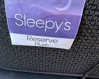 H24 - $475 - Queen Bed with adjustable platform base. Like new Sleepy's Reserve Plush mattress. 