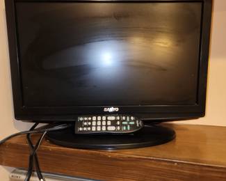 Sanyo small TV with remote 
