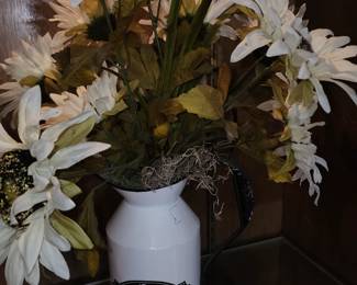 Cite display of a milk can and flowers