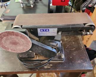 Sander, comes with the table