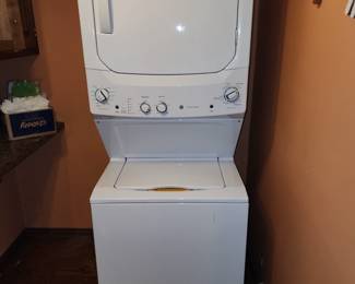 GE Washer and dryer all 1 unit