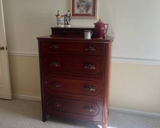Circa 1950 cherry bedroom suite, chest of drawers