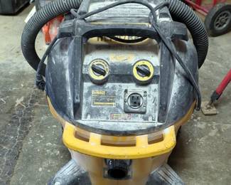 DeWalt 10 Gallon Dust Extractor Vacuum, Model # DWV012, Powers On