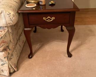 Living room - 1 of 2 end tables with lamp