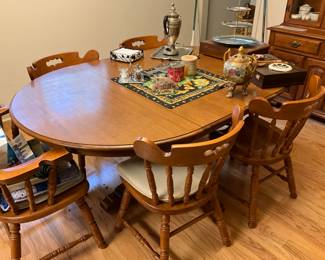 Table & 6 matching chairs/2 captain 7 4 plain - no arms - great shape