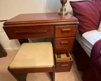 Vintage Singer Sewing Machine Cabinet & stool