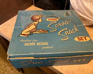 Laundry room - Picture of box holding snack set