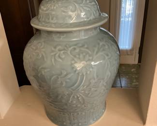 Large vase with lid - blue