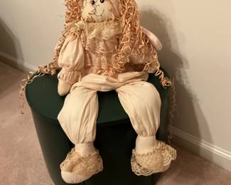 Decor on stool in bedroom