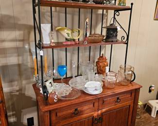 Very nice bakers rack with storage