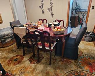 Nice dining table and chairs