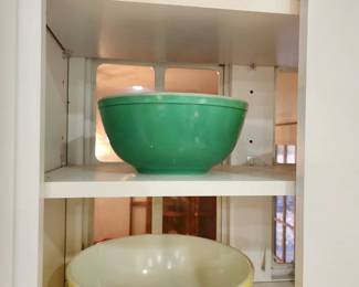 Pyrex Bowls 