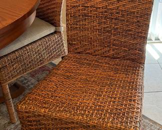 45" Round Pedestal Dining Table w 17" Leaf and 4 Wicker Chairs w Cushions