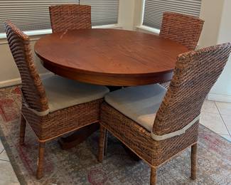 45" Round Pedestal Dining Table w 17" Leaf and 4 Wicker Chairs w Cushions