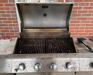 $60 BHG Grill some rust and igniter doesn't work (Must use match)
