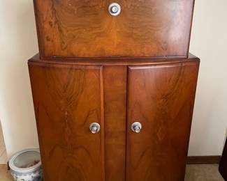 $450 Art Deco Vintage open up bar 35x15x49 
