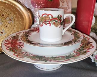 Christmas cup & saucers for 12+ and cake platter