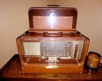Vintage Zenith Trans-Oceanic Leather covered Radio