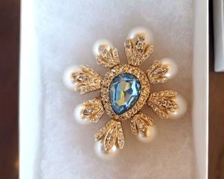 Signed brooch, Ciner.CN