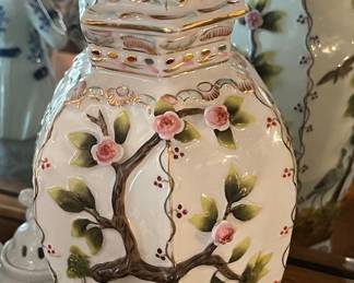 Large mint condition urn…believed to be BRISTOL…