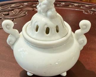 Porcelain incense burner 