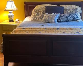 Queen sleigh bed